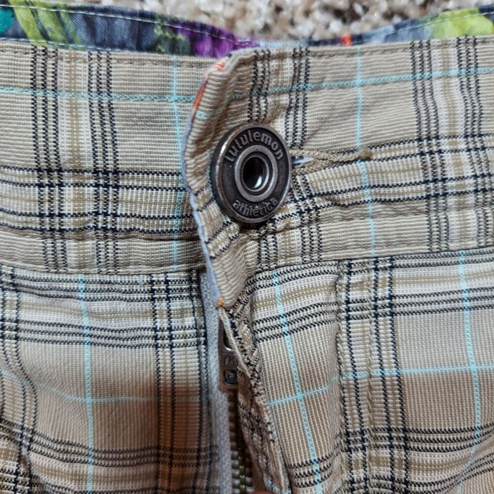 Lululemon Athletica Plaid Shorts Men’s Size 34 Beige/Gray Golf Hiking - Picture 2 of 10